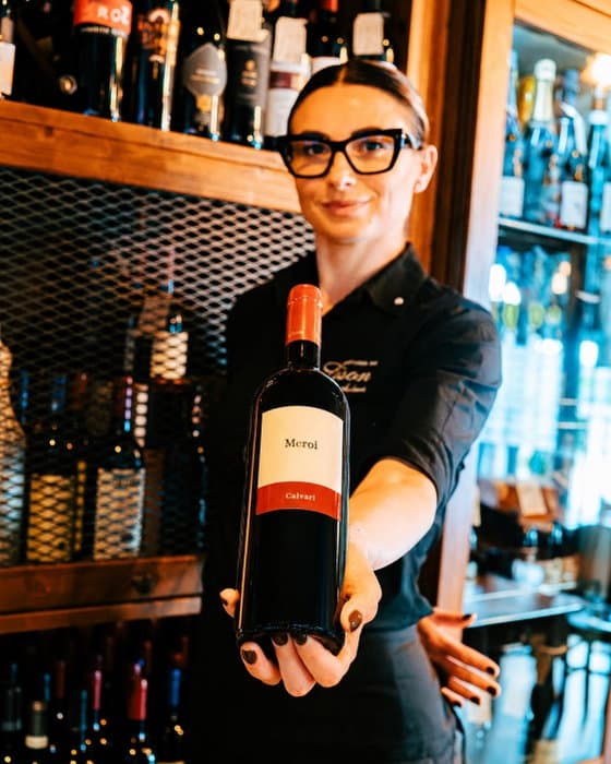 Dai nostri fantastici vini locali del 𝗟𝗶𝘀𝗼𝗻 𝗖𝗹𝗮𝘀𝘀𝗶𝗰𝗼, alle 𝗯𝗼𝘁𝘁𝗶𝗴𝗹𝗶𝗲 𝗽𝗶ù 𝗿𝗶𝗻𝗼𝗺𝗮𝘁𝗲...🍷
𝗕𝗮𝗿 𝗟𝗶𝘀𝗼𝗻 è 𝘁𝘂𝘁𝘁𝗼 𝗾𝘂𝗲𝘀𝘁𝗼.❤️
𝗣𝗮𝘀𝘀𝗮𝘁𝗲 𝗽𝗲𝗿 𝘂𝗻 𝗰𝗮𝗹𝗶𝗰𝗲!
📍 𝗟𝗶𝘀𝗼𝗻 𝗱𝗶 𝗣𝗼𝗿𝘁𝗼𝗴𝗿𝘂𝗮𝗿𝗼, 𝗩𝗶𝗮 𝗧𝗿𝗶𝗲𝘀𝘁𝗶𝗻𝗮 𝟵𝟰
📞 𝟬𝟰𝟮𝟭 𝟮𝟴𝟳𝟭𝟲𝟯